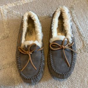 Ugg slippers size 6